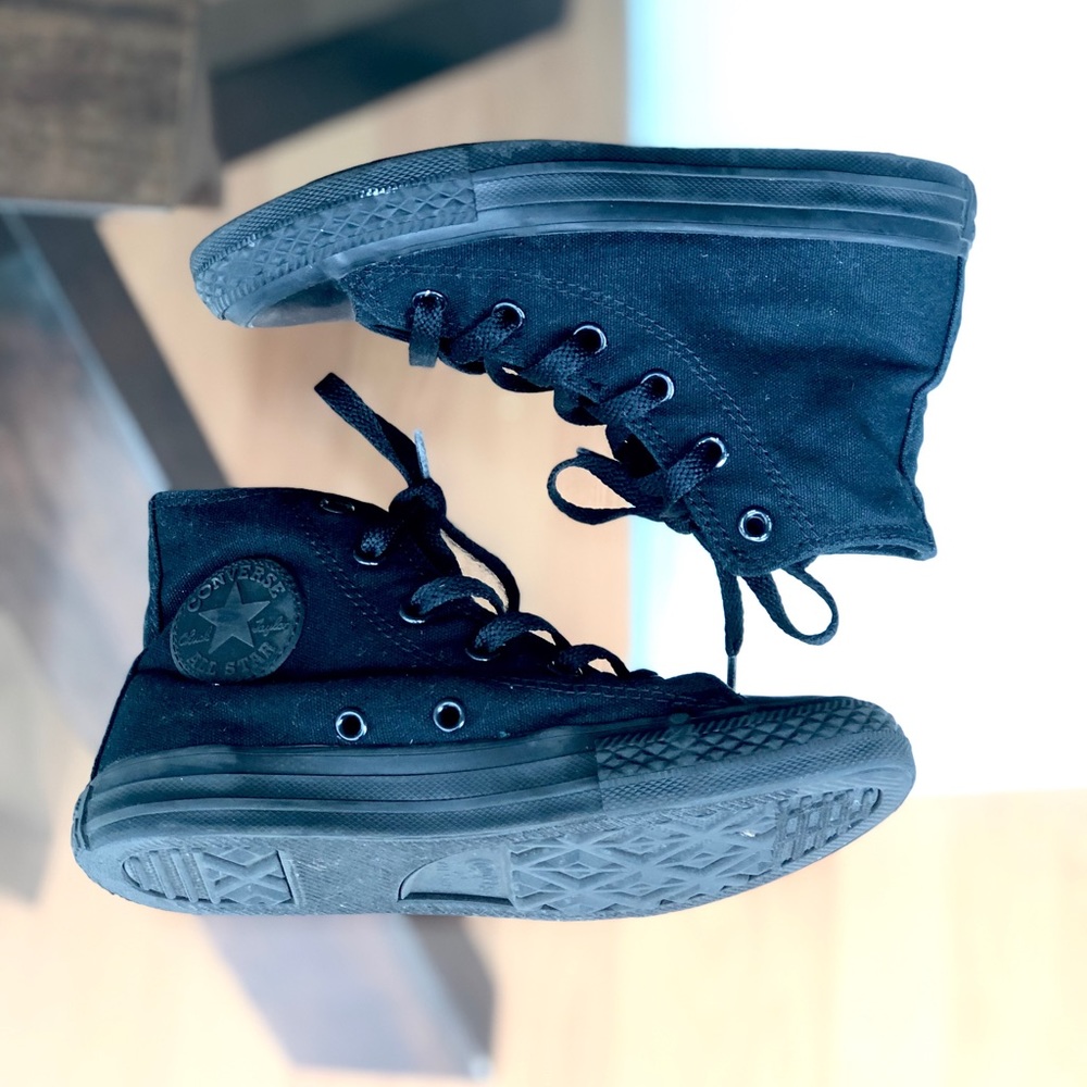 Converse chuck Taylor black ,youth ,size 12